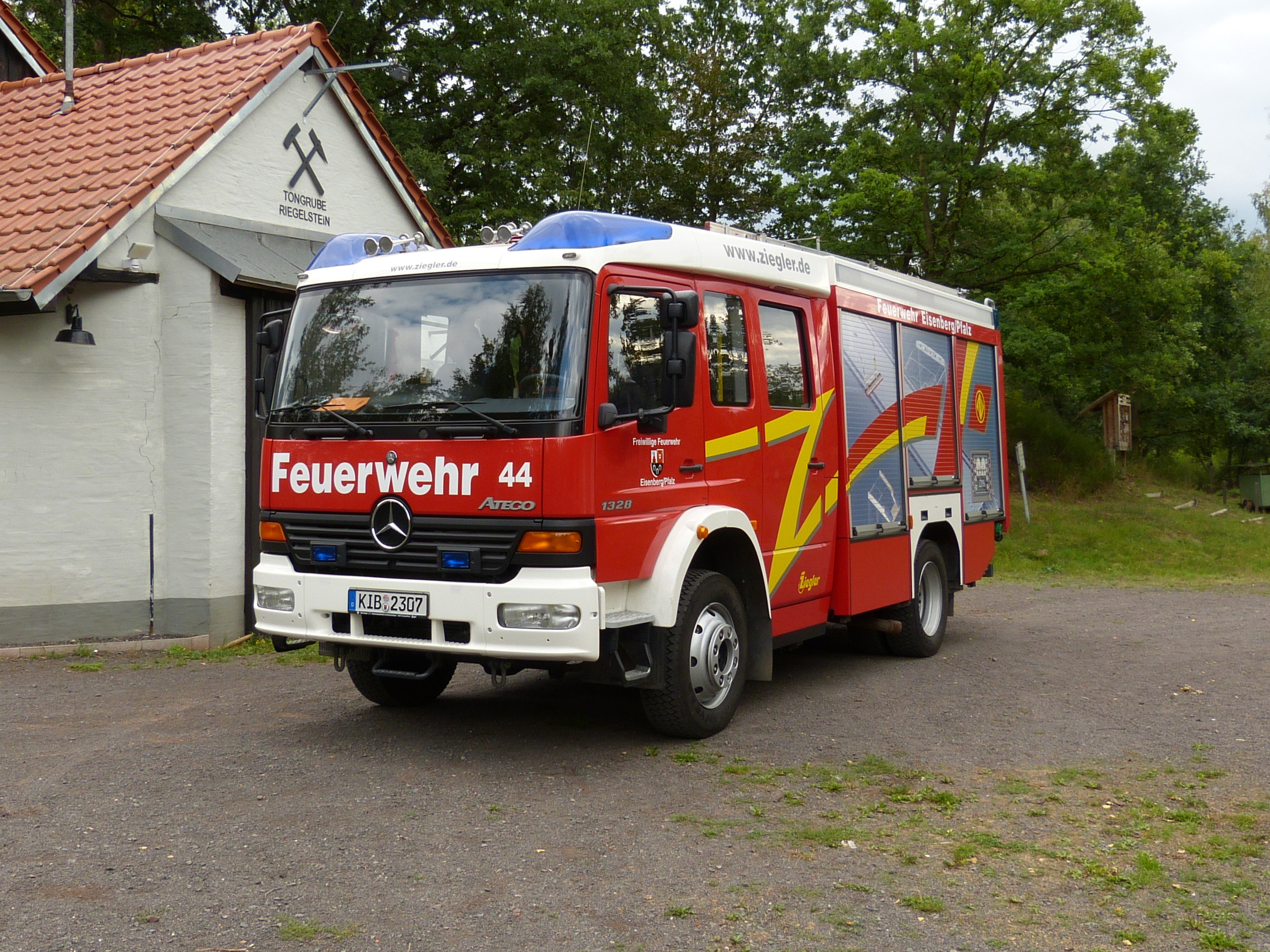 lf_2004_front.jpg lf_2004_front.jpg